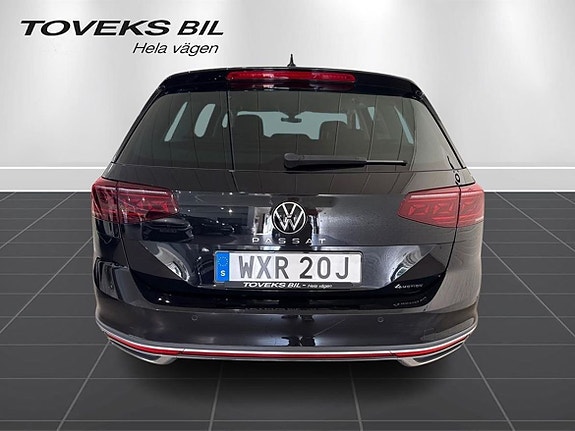 Volkswagen Passat Alltrack 2 of 13