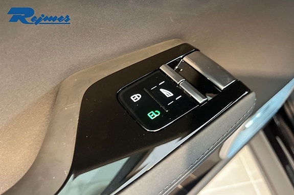Polestar 3 6 of 24