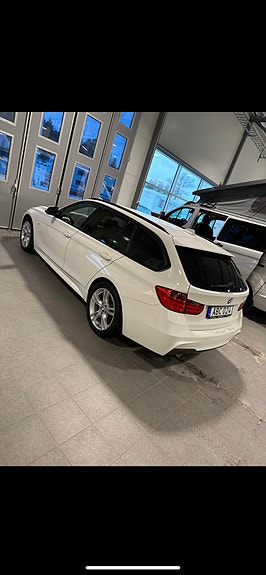 BMW 318d 2 of 5