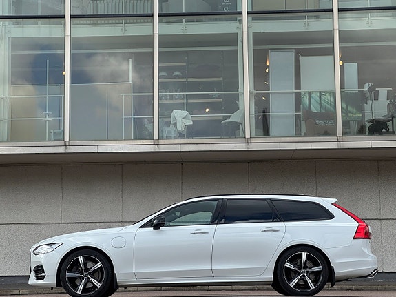 Volvo V90 2 of 22