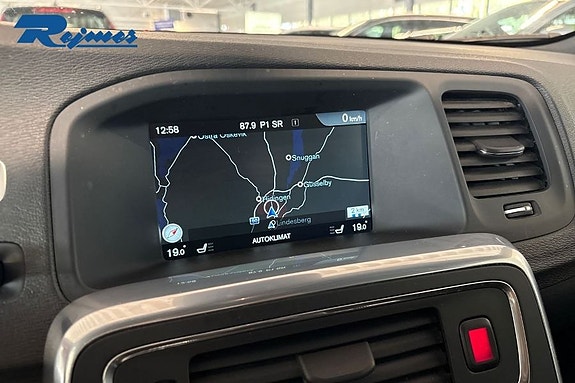 Volvo V60 11 of 27