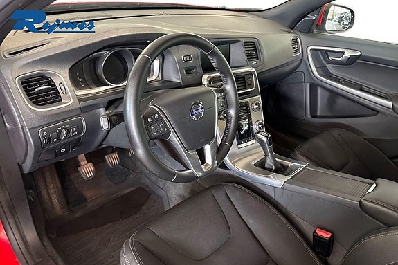Volvo V60 4 of 27