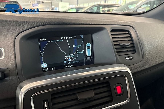 Volvo V60 12 of 27