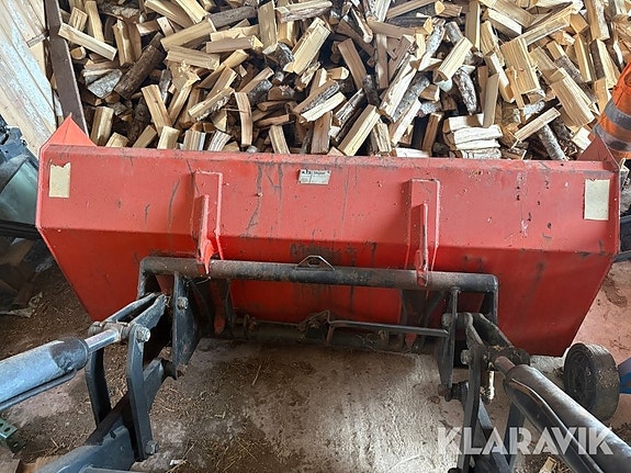 Traktor Belarus 820 med frontlastare 6 of 6