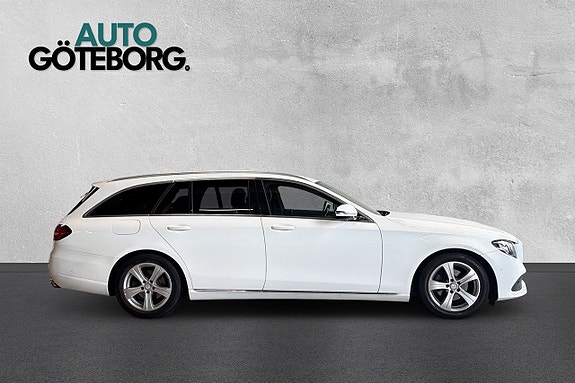Mercedes-Benz E220 3 of 17