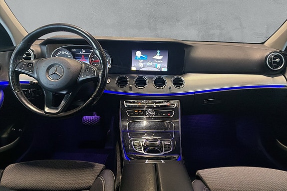 Mercedes-Benz E220 13 of 17