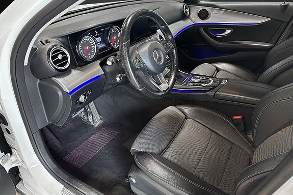 Mercedes-Benz E220 10 of 17