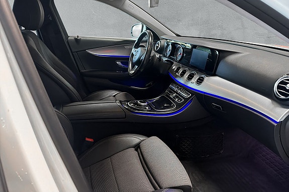 Mercedes-Benz E220 15 of 17