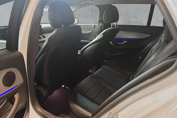 Mercedes-Benz E220 16 of 17