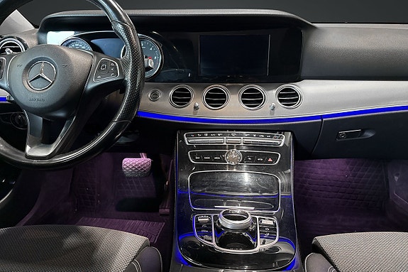Mercedes-Benz E220 11 of 17