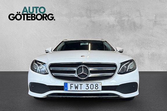 Mercedes-Benz E220 8 of 17