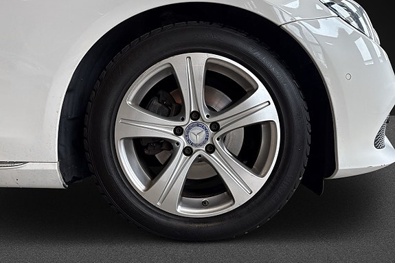 Mercedes-Benz E220 9 of 17
