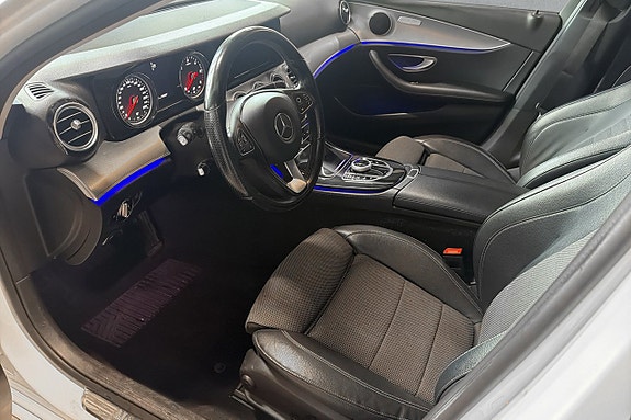 Mercedes-Benz E220 10 of 17