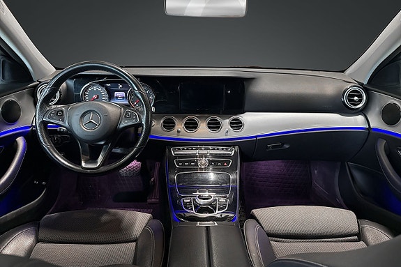 Mercedes-Benz E220 13 of 17