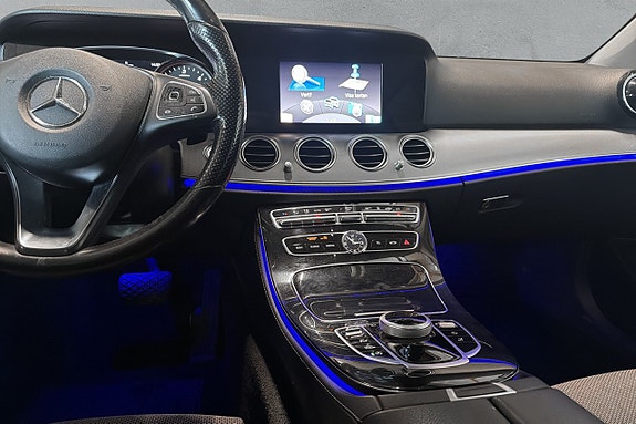 Mercedes-Benz E220 11 of 17