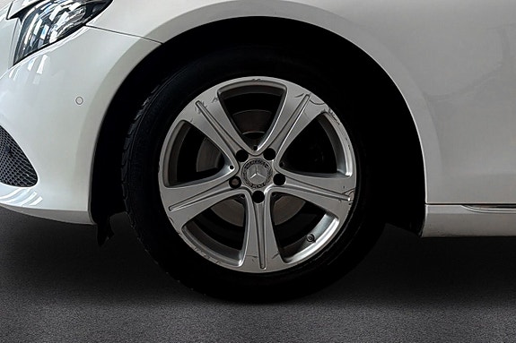 Mercedes-Benz E220 9 of 17