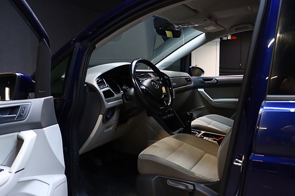 Volkswagen Touran 8 of 25