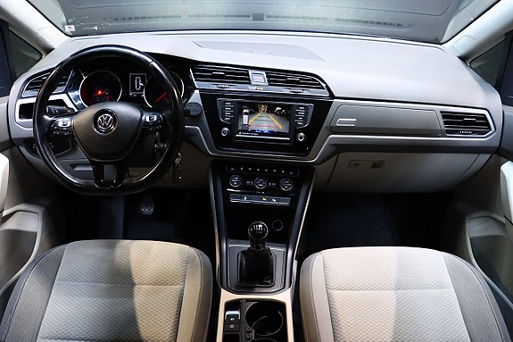 Volkswagen Touran 16 of 25