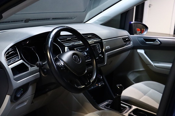 Volkswagen Touran 9 of 25