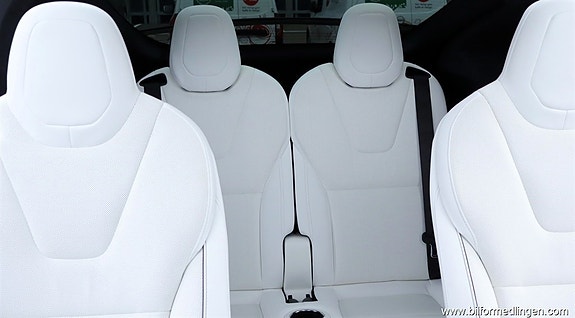 Tesla Model X 10 of 24