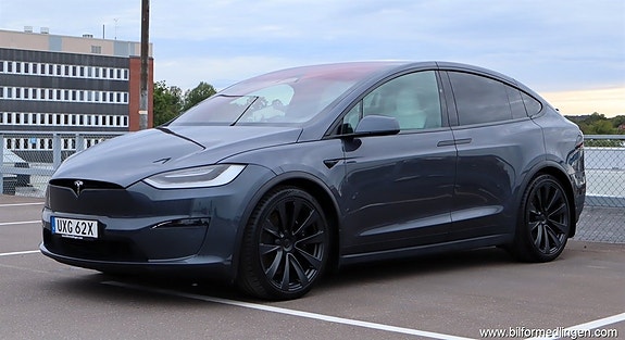 Tesla Model X 22 of 24