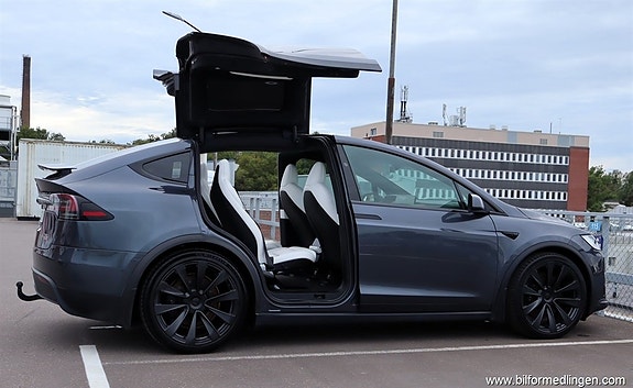 Tesla Model X 24 of 24