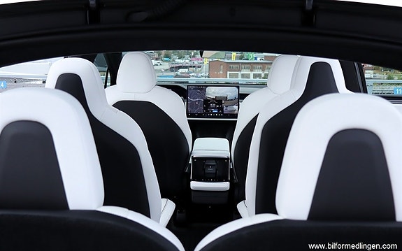 Tesla Model X 11 of 24