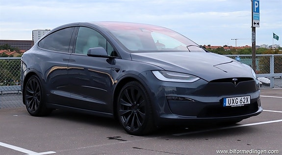Tesla Model X 2 of 24