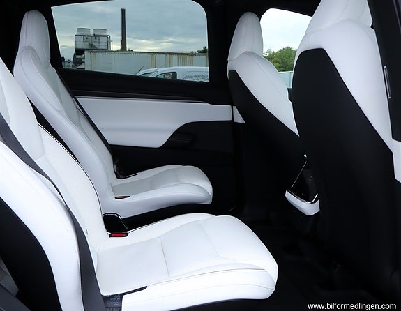 Tesla Model X 8 of 24
