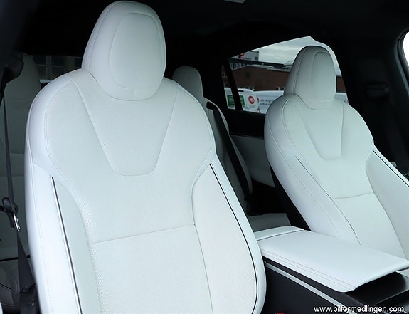 Tesla Model X 7 of 24