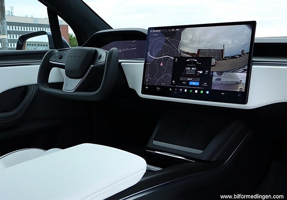Tesla Model X 12 of 24