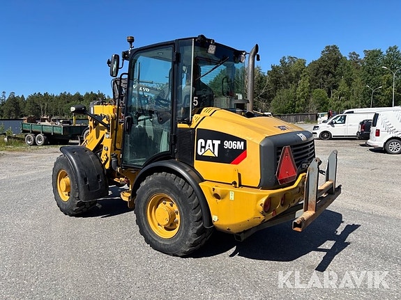 Hjullastare CAT 906M med skopa, Vikplog & san 3 of 6