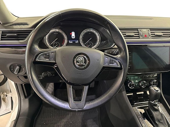 Skoda Superb 7 of 14