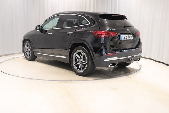 Mercedes-Benz GLA200 6 of 11