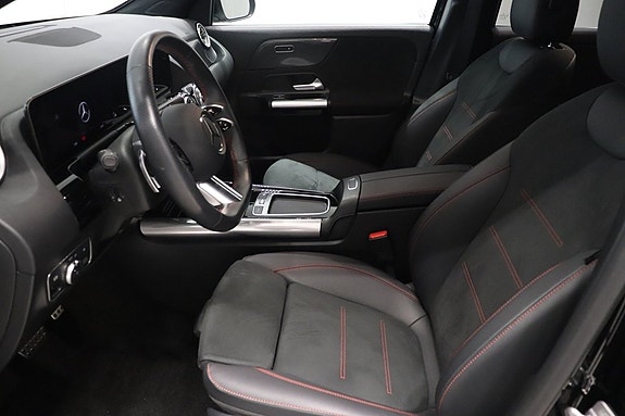 Mercedes-Benz GLA200 8 of 11