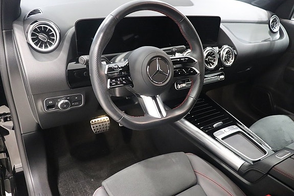 Mercedes-Benz GLA200 7 of 11