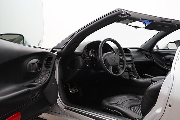 Chevrolet Corvette 13 of 24