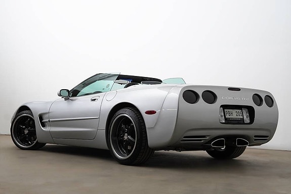Chevrolet Corvette 11 of 24