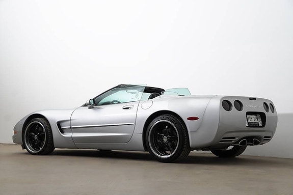 Chevrolet Corvette 9 of 24