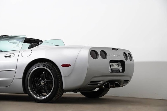 Chevrolet Corvette 3 of 24