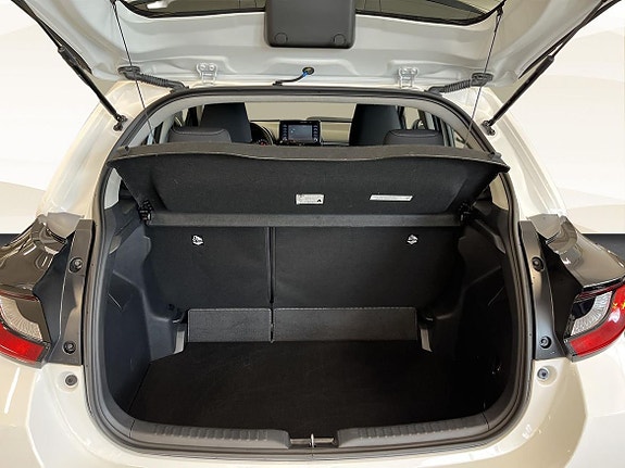 Toyota Yaris 13 of 22