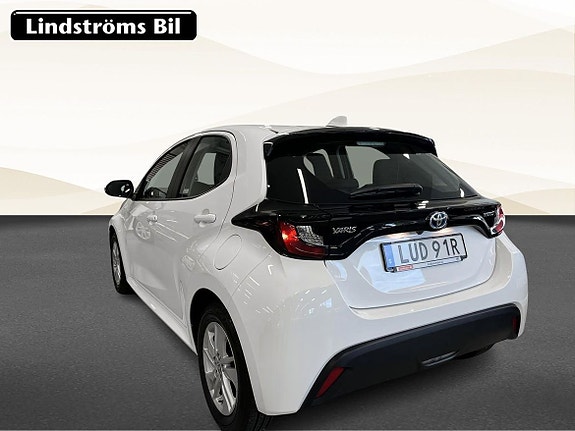 Toyota Yaris 4 of 22
