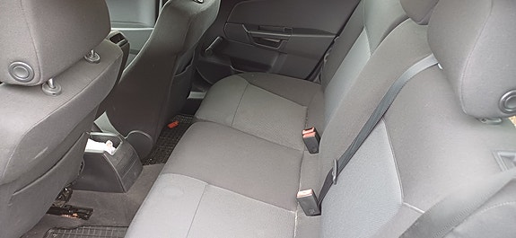 Opel Astra 6 of 8