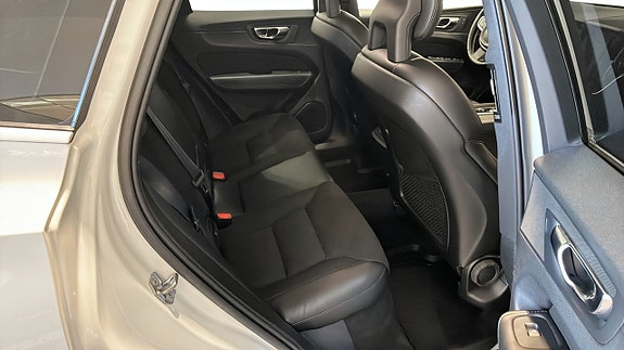 Volvo XC60 5 of 12