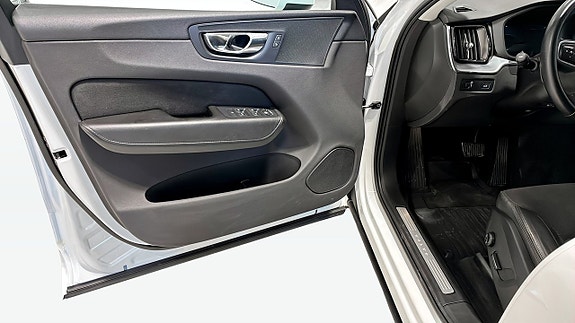 Volvo XC60 11 of 12