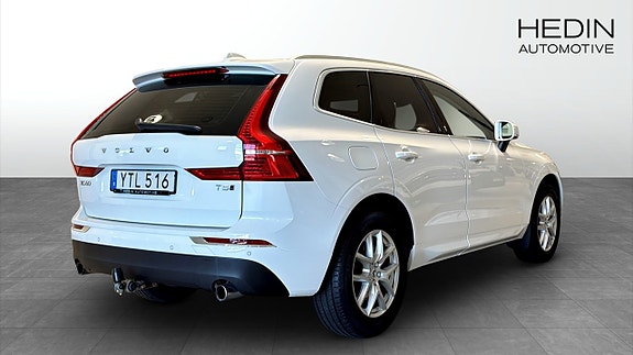 Volvo XC60 2 of 12