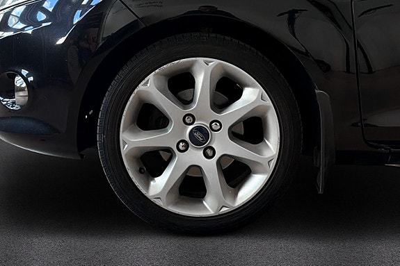 Ford Fiesta 9 of 17