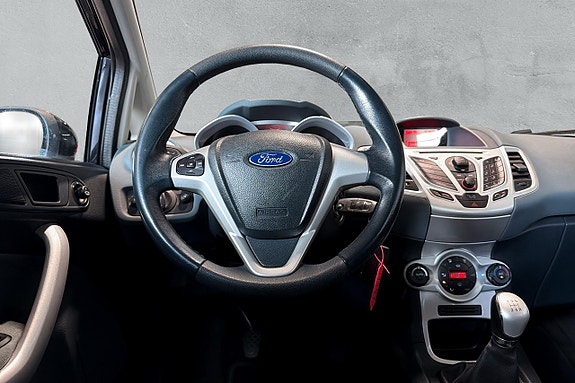 Ford Fiesta 12 of 17