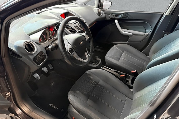Ford Fiesta 10 of 17