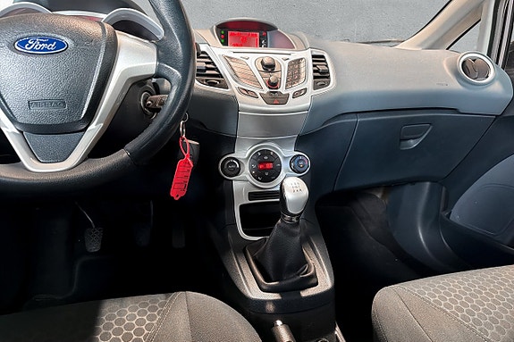 Ford Fiesta 11 of 17